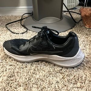 Nike air zoom running/tennis shoes size 8.5 mens
